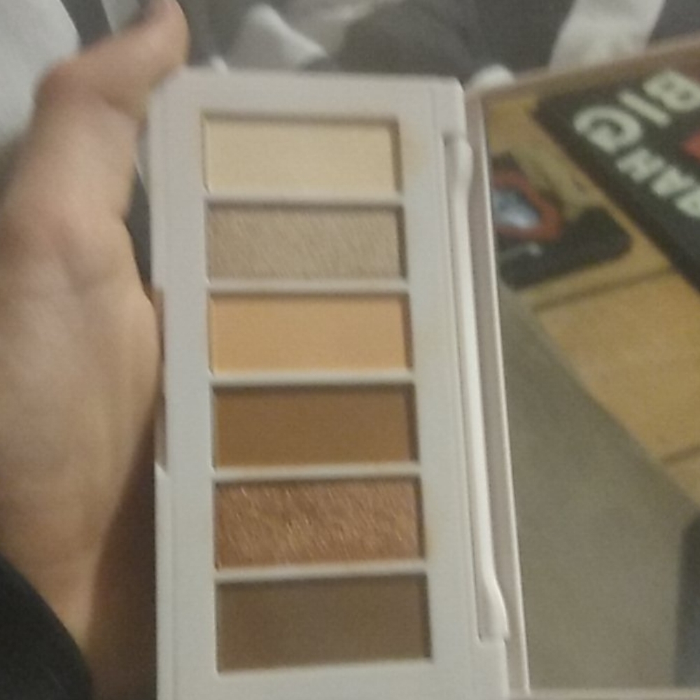 Coloured Raine - Picture 2 of 2